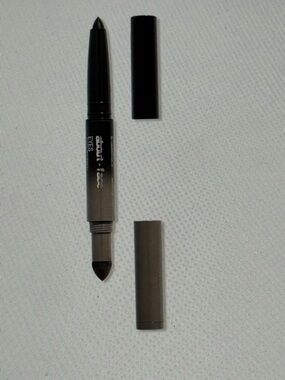 About-face Smokey Taupe / Black dual Eye Shadow Stick - new